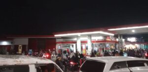 Suasana di salah satu SPBU di Balikpapan terlihat antrian panjang kendaaan, setelah beeda kabar BBM akan naik per 1 April 2026 (foto : IST)