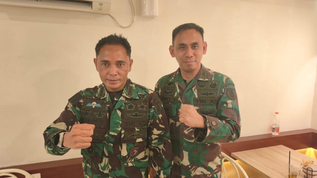 Kepala Penerangan Kodam (Kapendam) VI/Mulawarman, Kolonel Inf Gatot Teguh Waluyo dan Komandan Kodim 0905/Balikpapan, Kolonel Inf Denny Salurerung usai memberikan penjelasan tentang vidoe viral aksi unjuk rasa mahasiswa, Kamis (2/4/2026).