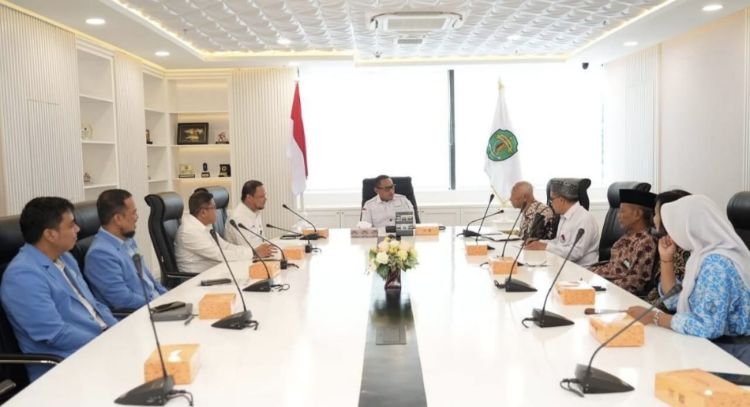 Wakil Gubernur Seno Aji saat menerima silaturahmi pengurus Forum Kewaspadaan Dini Masyarakat (FKDM) Kaltim, Rabu (15/4/2026) (foto : Pemprov)