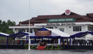 Pemerintah Provinsi Kalimantan Timur menjadikan peringatan HUT ke-107 Damkar, HUT ke-76 Satpol PP, dan HUT ke-64 Satlinmas sebagai momentum krusial untuk memperkuat benteng pertahanan terhadap Kebakaran Hutan dan Lahan (Karhutla)