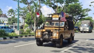 Rombongan Kalimantan Tribute mulai bergerak menapaki rute napak tilas Camel Trophy Kalimantan 1996