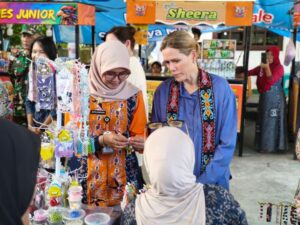 Siasati mahalnya kayu, perajin di Balikpapan beralih ke kerajinan batik dan manik-manik