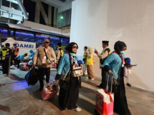 Kloter 01 Embarkasi Balikpapan Bertolak ke Madinah