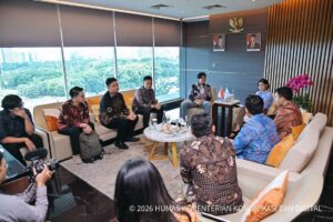 Menkomdigi Meutya Hafid saat menerima audiensi startup Gambit Hunter dan Ambisius Lab di Kantor Kementerian Komdigi, Jakarta Pusat, Jumat (10/04/2026). Foto: Ahmad Tri Hawaari/Komdigi