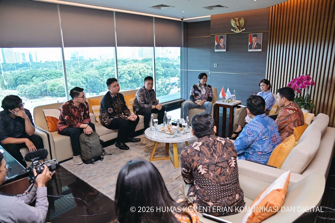Menkomdigi Meutya Hafid saat menerima audiensi startup Gambit Hunter dan Ambisius Lab di Kantor Kementerian Komdigi, Jakarta Pusat, Jumat (10/04/2026). Foto: Ahmad Tri Hawaari/Komdigi