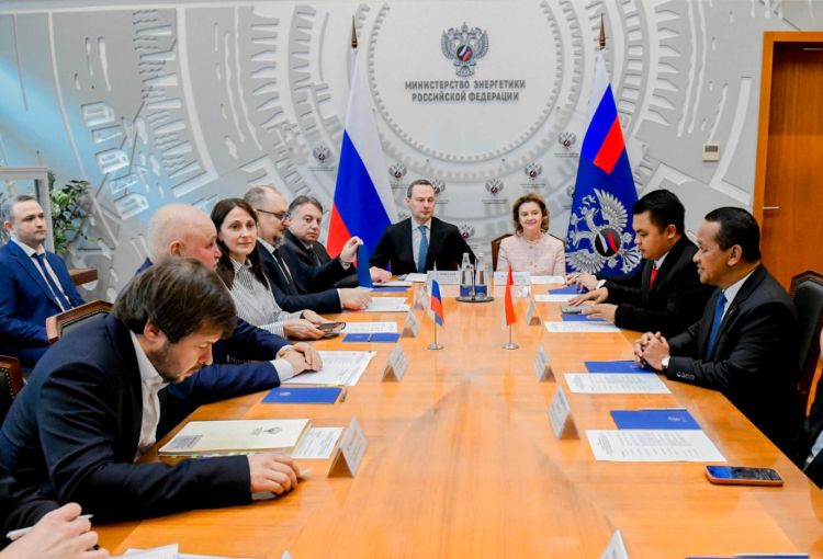 Menteri ESDM Bahlil Lahadalia bersama Menteri Energi Rusia Sergey Tsivilev pada hari Selasa (14/4) melakukan tatap muka langsung di Kantor Kementerian Energi Moskow, Rusia