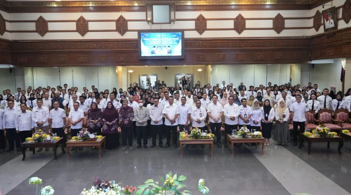 Sebanyak 128 peserta Pelatihan Dasar (Latsar) Calon Pegawai Negeri Sipil (CPNS) Angkatan 116, 117, dan 118 resmi menuntaskan pendidikan dan pelatihan dasar. (foto : Pemprov)