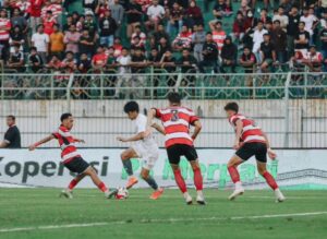 Laga Madura United FC vs PSM Makassar yang berakhir dengan skor 2-0 (foto : Oficial PSM Makassar(