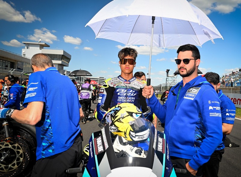 Pebalap muda Indonesia Aldi Satya Mahendra memasang target finis lima besar pada seri ke-5 World Supersport 2026