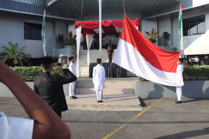 Peringatan Hari Pendidikan Nasional (Hardiknas) Tahun 2026 di Provinsi Kalimantan Timur berlangsung khidmat di halaman Dinas Pendidikan dan Kebudayaan Provinsi Kaltim, Sabtu (2/5/2026)