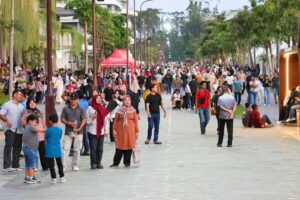 Setiap libur Kawasan Ibu Kota Nusantara (IKN) selalu diserbu ribuan pengunjung (foto : Humas IKN)