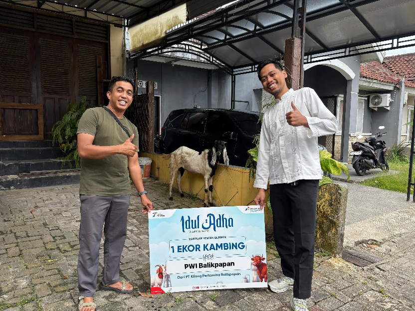 Penyerahan bantuan hewan kurban dari PT Kilang Pertamina Balikpapan (KPB) kepada PWI Kota Balikpapan menjelang Hari Raya Idul Adha.