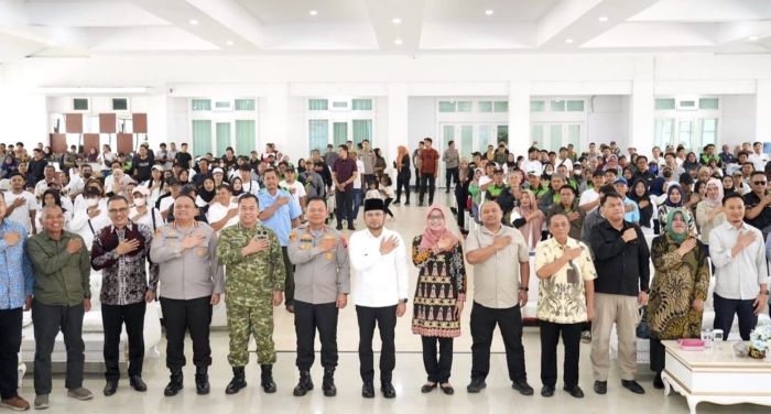 Gubernur Kaltim Rudy Mas'ud saat memberikan sambutan dalam peringatan May Day di Gedung Olah Bebaya, Kompleks Kantor Gubernur Kaltim, Jumat (1/5/2026). (foto : Pemprov)