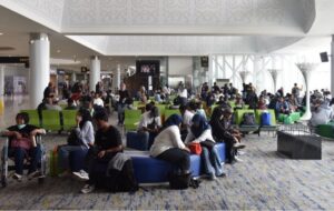 Ruang tunggu bandara SAMS Sepinggan Balikpapan (foto : Angkasa Pura Balikpapan)