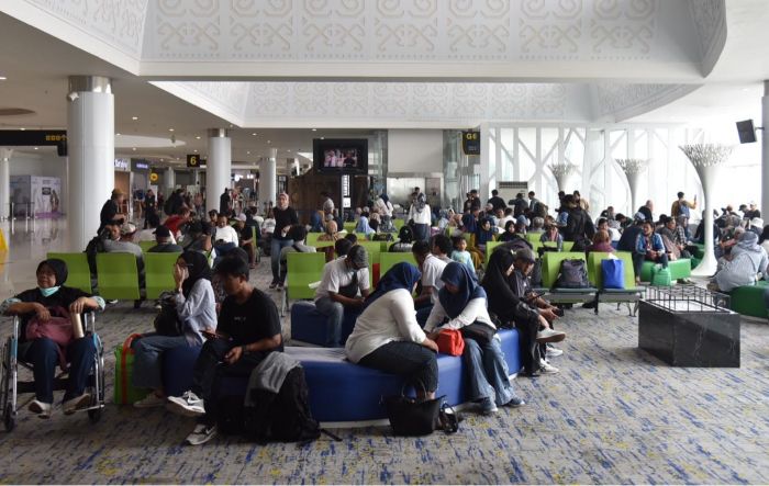 Ruang tunggu bandara SAMS Sepinggan Balikpapan (foto : Angkasa Pura Balikpapan)