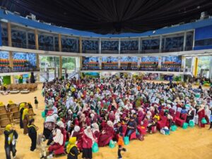 Riuh tepuk tangan dan tawa anak-anak menggema di BSCC Dome Balikpapan, Selasa (19/5/2026), saat ratusan peserta didik PAUD dari Sanggar Kegiatan Belajar (SKB) se-Kota Balikpapan tampil dalam Pentas Seni Tahun Ajaran 2025/2026.