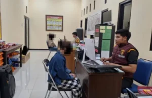 Polsek Sangkulirang membongkar dugaan praktik prostitusi daring (online) terselubung yang beroperasi di salah satu penginapan di Desa Benua Baru Ilir, Kecamatan Sangkulirang, Kabupaten Kutai Timur.