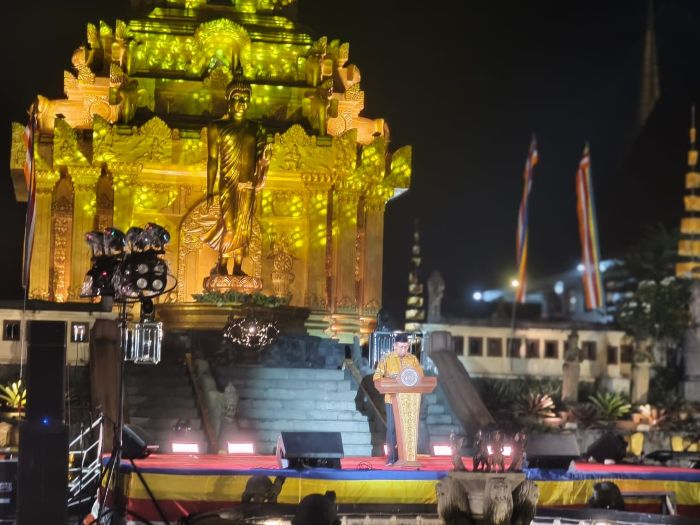 Pendar cahaya lilin yang menyala syahdu di Mahavihara Buddhamanggala Balikpapan pada Minggu (31/5/2026) malam tidak sekadar menandai puncak peringatan Hari Tri Suci Waisak 2570 Tahun Buddhis