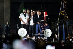Wakil Ketua DPR (Korpolkam) Sufmi Dasco Ahmad saat para Pimpinan DPR bersama Komisi III DPR menemui secara langsung para perwakilan mahasiswa dari berbagai universitas yang berunjuk rasa di Kompleks Parlemen, Jakarta, Jumat (19/6/2026). Foto : Mu/Andri