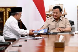 Presiden Prabowo Subianto memanggil Menteri Pendidikan Dasar dan Menengah (Mendikdasmen) Abdul Mu’ti di Istana Merdeka, Jakarta, pada Kamis (11/06/2026).
