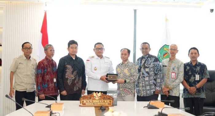 Wakil Gubernur Kaltim Seno Aji saat menerima jajaran Direksi PT PLN (Persero) Unit Induk Distribusi Kalimantan Timur dan Kalimantan Utara (UID Kaltimra) (foto : Pemprov)
