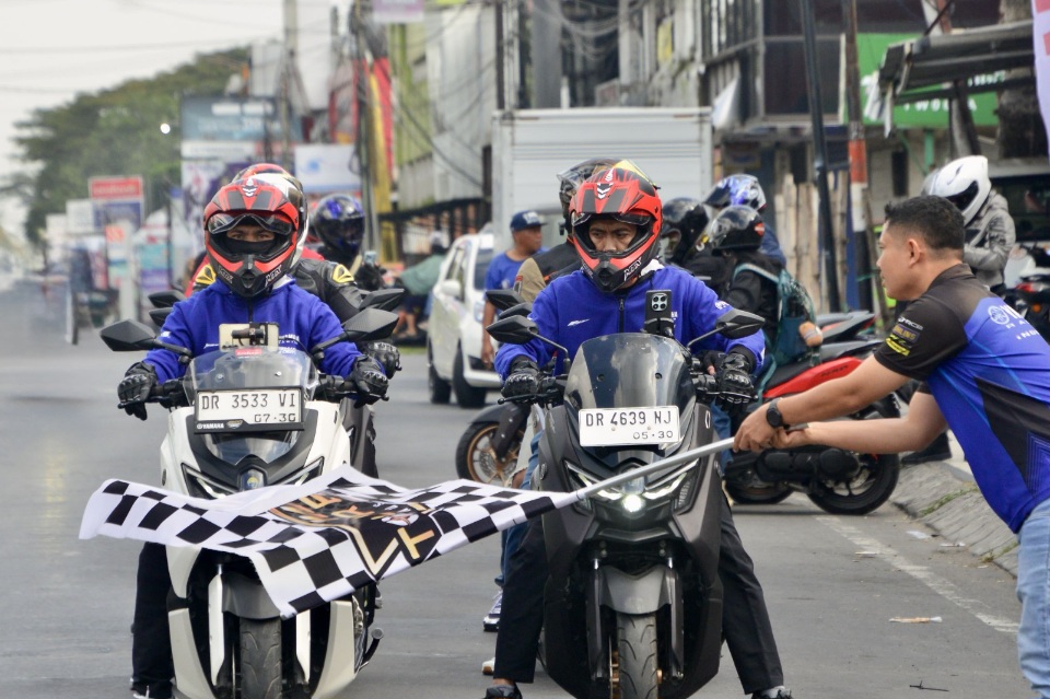 Peserta MAXi Tour Boemi Nusantara etape ketujuh memulai perjalanan menjelajahi Pulau Lombok dalam konsep touring "Lombok 360" di Nusa Tenggara Barat.