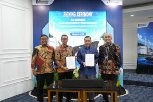 KPB dan PTK menandatangani MoU pengelolaan layanan kepelabuhanan dan marine untuk mendukung operasional RDMP Balikpapan.