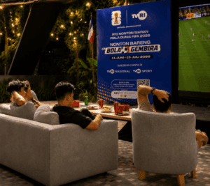 Four Points by Sheraton Balikpapan menghadirkan program "Big Match ON Big Screen" Watch Party bagi para penggemar sepak bola.