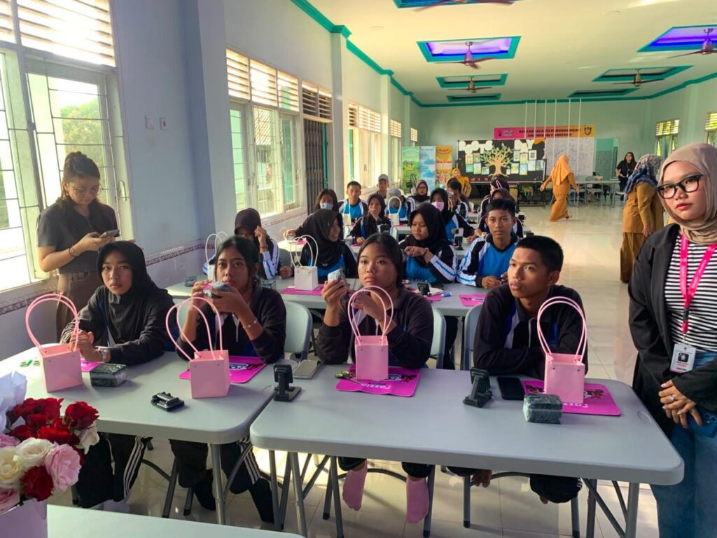 Siswa SMKN 3 Bontang antusias mengikuti pelatihan keterampilan yang digelar Yamaha Kaltim, sebagai bagian dari program CSR untuk mengembangkan kreativitas dan jiwa kewirausahaan generasi muda.
