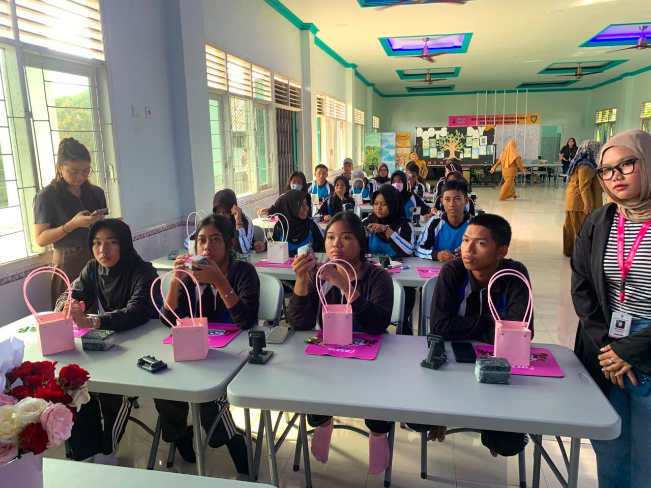 Siswa SMKN 3 Bontang antusias mengikuti pelatihan keterampilan yang digelar Yamaha Kaltim, sebagai bagian dari program CSR untuk mengembangkan kreativitas dan jiwa kewirausahaan generasi muda.