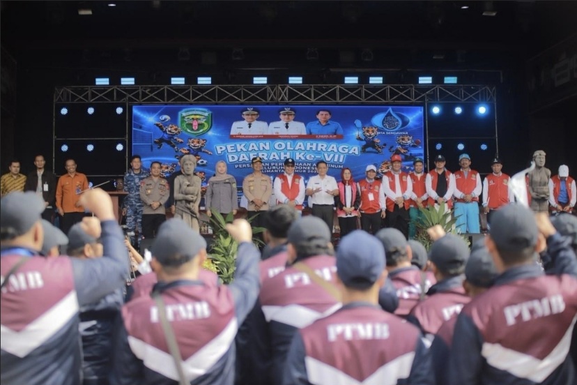 Pembukaan PORDA VII PERPAMSI Kalimantan Timur 2026 di Taman Budaya Sendawar, Kabupaten Kutai Barat, yang diikuti kontingen perusahaan air minum se-Kaltim, termasuk PTMB Balikpapan.