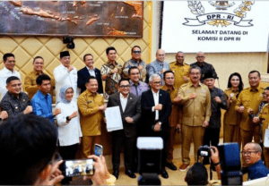 Gubernur Kaltim Rudy Mas'ud saat Rapat Kerja, Rapat Dengar Pendapat (RDP), dan Rapat Dengar Pendapat Umum (RDPU) Komisi II DPR RI di Kompleks Parlemen Senayan, Jakarta, Senin (8/6/2026). (foto : Adpimprov Kaltim )