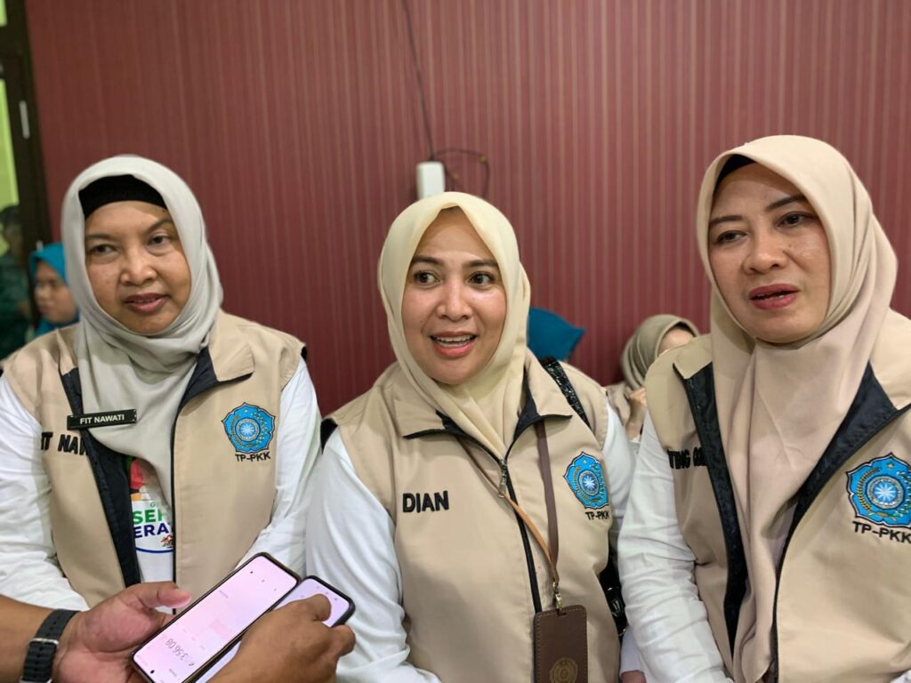 TP PKK Provinsi Kaltim melakukan verifikasi PKK Kecamatan di kecamatan Balikpapan Selatan, Minggu, (14/6/ 2026)