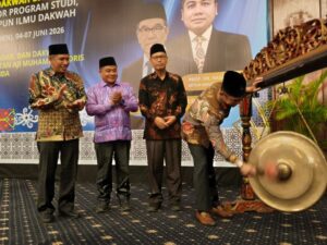 Wali Kota Balikpapan Rahmad Mas'ud saat membuka Temu Forum Dekanat Dakwah dan Komunikasi (FORDAKOM) Perguruan Tinggi Keagamaan Islam (PTKI) se-Indonesia Tahun 2026 di Hotel Grand Senyiur, Kamis 4 Juni 2026 (foto : Inibalikpapan / Samsul)