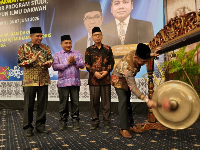 Wali Kota Balikpapan Rahmad Mas'ud saat membuka Temu Forum Dekanat Dakwah dan Komunikasi (FORDAKOM) Perguruan Tinggi Keagamaan Islam (PTKI) se-Indonesia Tahun 2026 di Hotel Grand Senyiur, Kamis 4 Juni 2026 (foto : Inibalikpapan / Samsul)