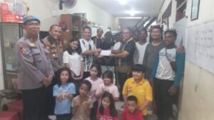 Bhakti Sosial di Panti Asuhan Yamusa milik Stenly Yamusa, yang dihadiri Kabid Humas Polda Kaltim Kombes Pol Yulianto bersama Kabid Propam dan Kasetum (foto : Polda)