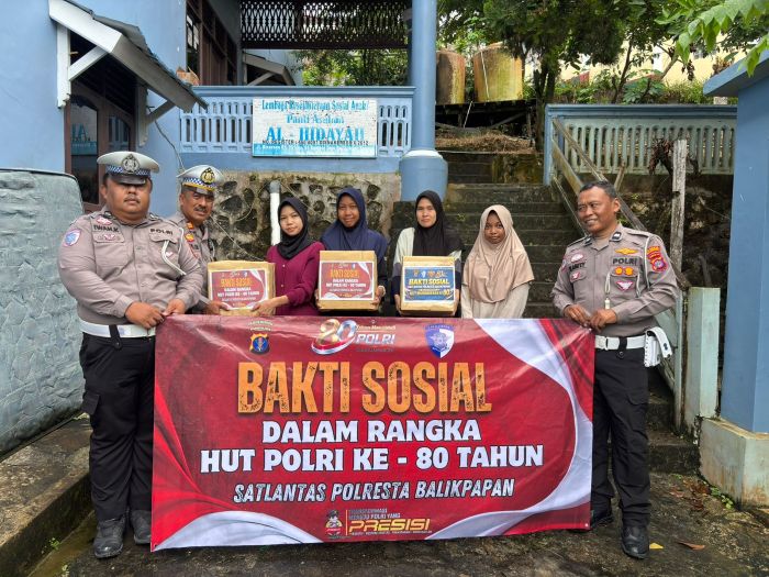 Satuan Lalu Lintas (Satlantas) Polresta Balikpapan menggelar kegiatan bakti sosial (baksos) bagi anak-anak panti asuhan, Jumat (19/6/2026).