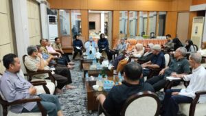 Ketua YJI Cabang Kaltim, Hj. Wahyu Hernaningsih Seno, saat memimpin Rapat Evaluasi Program Kerja di Rumah Jabatan Wakil Gubernur Kaltim, Jumat (17/7/2026).