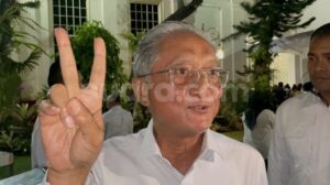 Menteri Pekerjaan Umum Dody Hanggodo saat merespons kabar bakal dicopot Agustus. (Suara.com/Novian)