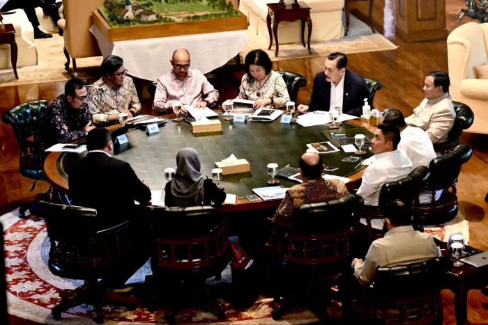 Presiden Prabowo Subianto menerima Ketua Dewan Ekonomi Nasional (DEN), Luhut Binsar Pandjaitan, beserta jajaran Dewan Ekonomi Nasional di kediaman Hambalang, Bogor, Jawa Barat, pada Selasa petang, 14 Juli 2026.