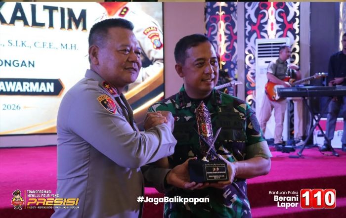 Pangdam VI Mulawarman Mayjen TNI Krido Pramono dan Kapolda Kaltim Irjen Pol Endar Priantoro (foto : Humas Polda)