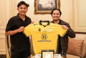 Syamsul Rifai dan CEO Barito Putera Hasnuryadi Sulaiman (foto : Oficial Barito Putera)
