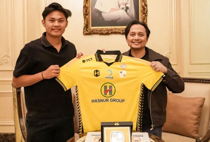 Syamsul Rifai dan CEO Barito Putera Hasnuryadi Sulaiman (foto : Oficial Barito Putera)