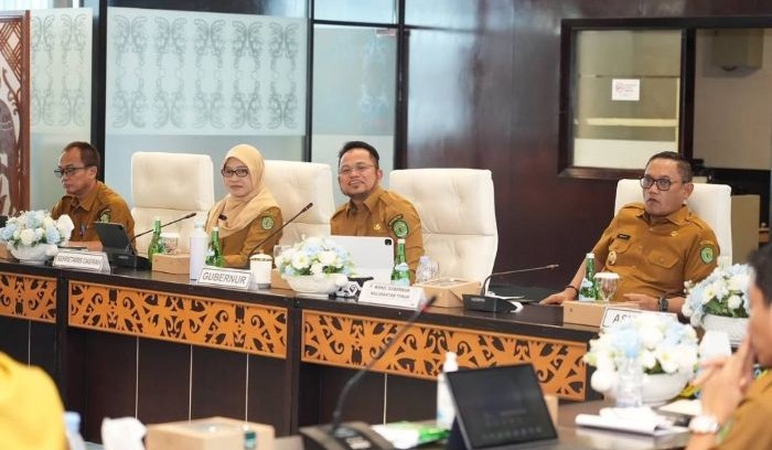 Gubernur Kaltim Rudy Mas'ud, didampingi Wagub Aji Seno, dan Sekda Sri Wahyuni (foto : Pemprov)