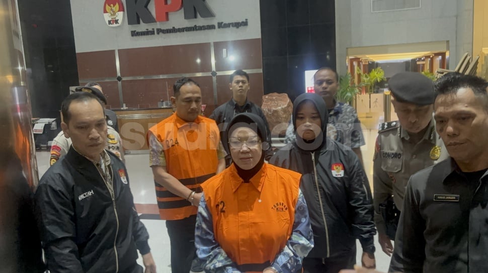 Bupati Sukoharjo Resmi Pakai Rompi Oranye KPK Usai Terjaring OTT [Suara.com/Dea Hardianingsih]