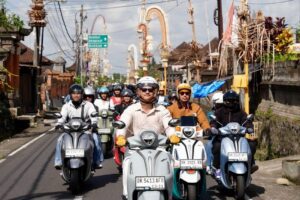 Ratusan pengguna Yamaha Grand Filano Hybrid mengikuti touring dalam rangka Classy Hangout Day Bali 2026 dari Denpasar menuju Tabanan.