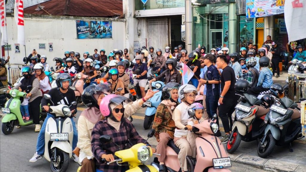Puluhan pengguna Yamaha Fazzio dan Filano mengikuti rolling city dalam kegiatan Classy Ride & Chill di Samarinda sebagai ajang berkendara santai sekaligus mempererat kebersamaan komunitas.