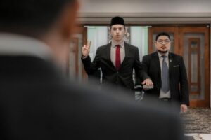 Luke Anthony Vickery saat pengambilan sumpah sebagai WNI (foto : Kementerian Hukum)