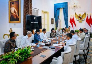 Presiden Prabowo Subianto memimpin rapat bersama jajaran Komite Stabilitas Sistem Keuangan (KSSK) pada Senin, 27 Juli 2026 di Istana Merdeka, Jakarta. (Foto: BPMI Setpres) Read more: https://setkab.go.id/prabowo-perkuat-koordinasi-kssk-stabilitas-keuangan/