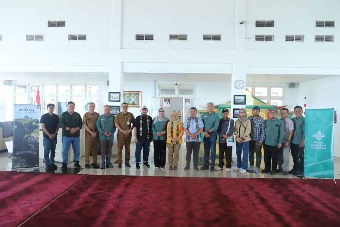 Tim verifikasi tiba di Bandara APT Pranoto Samarinda, Senin (6/7/2026), (foto : Pemprov)